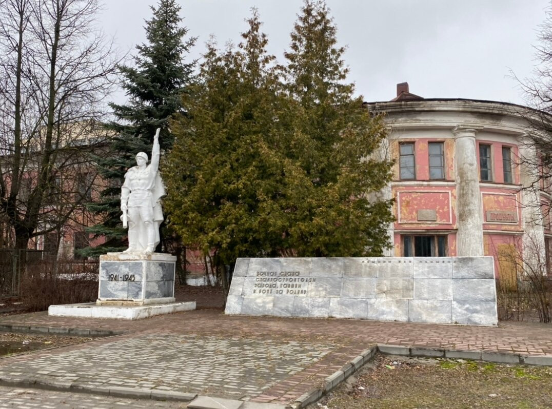 Monument Komsomolets景点图片