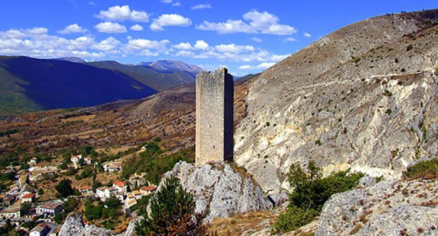Torre Medievale Di Roccapreturo景点图片