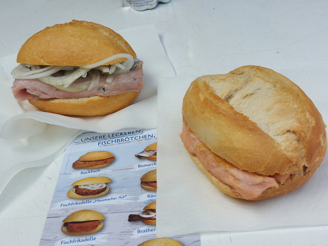 Grells Fehmarn-Fischbroetchen