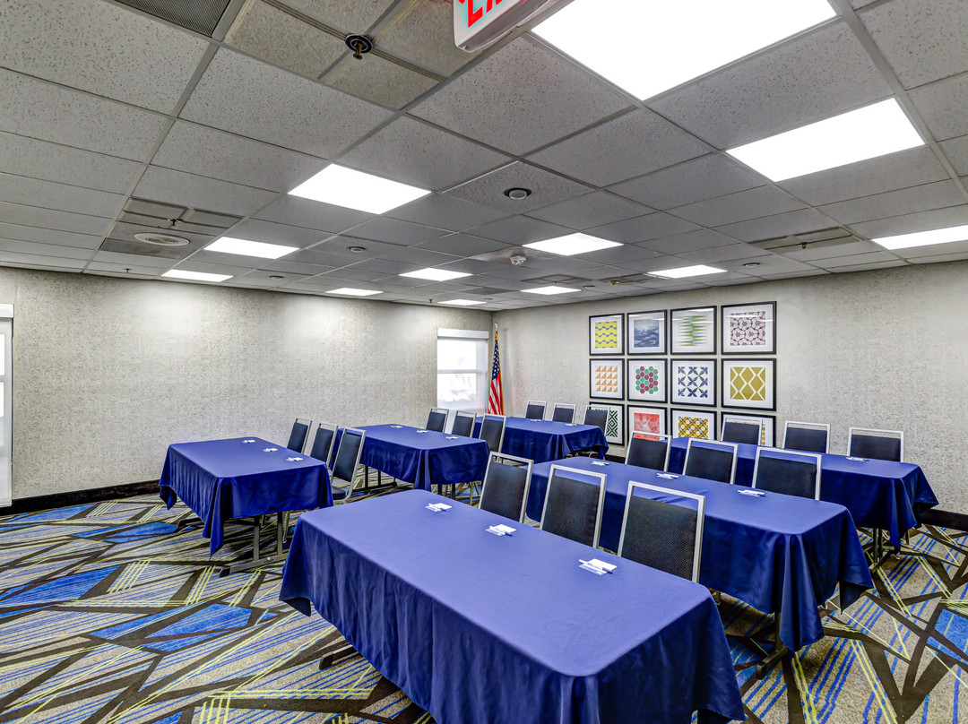 Holiday Inn Express Hillsborough (durham Area) By IHG主图