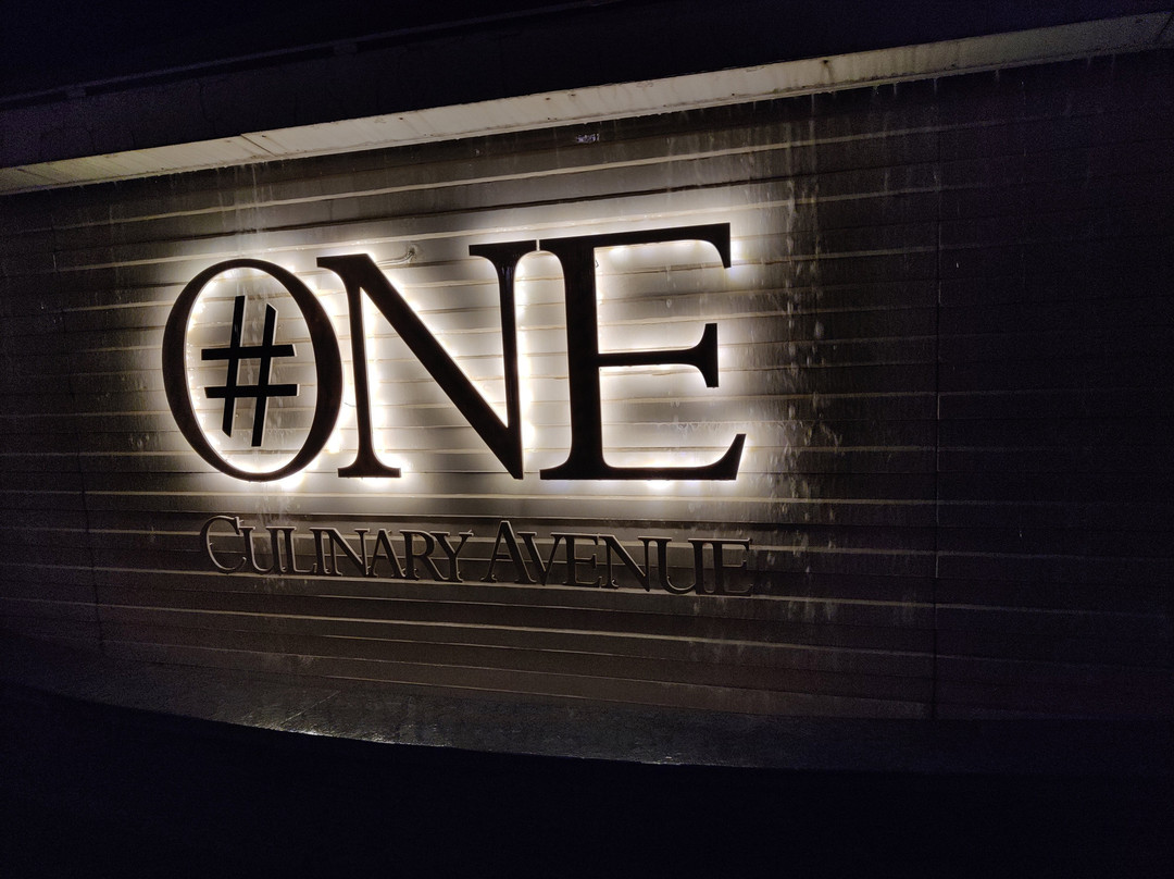 The Red Maple Hill Hotel主图