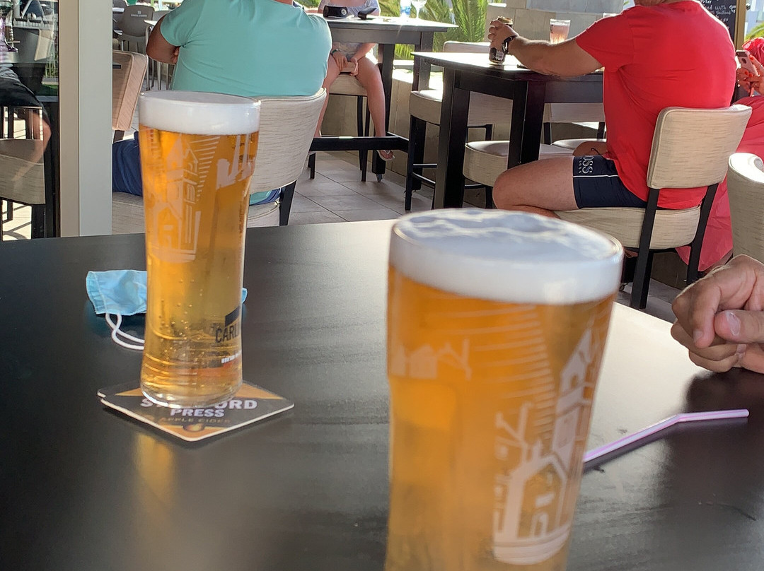 Casey's Cocktail Lounge-洛斯克里斯蒂亚诺斯必去景点