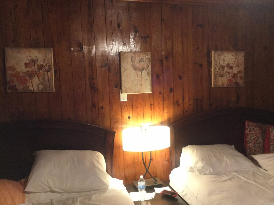 Riverside Lodge at Chimney Rock主图