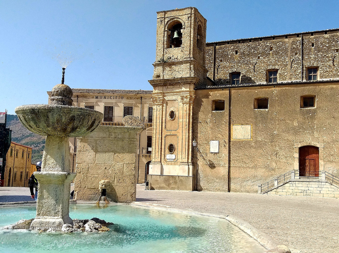 Fontana di Piazza Umberto I景点图片