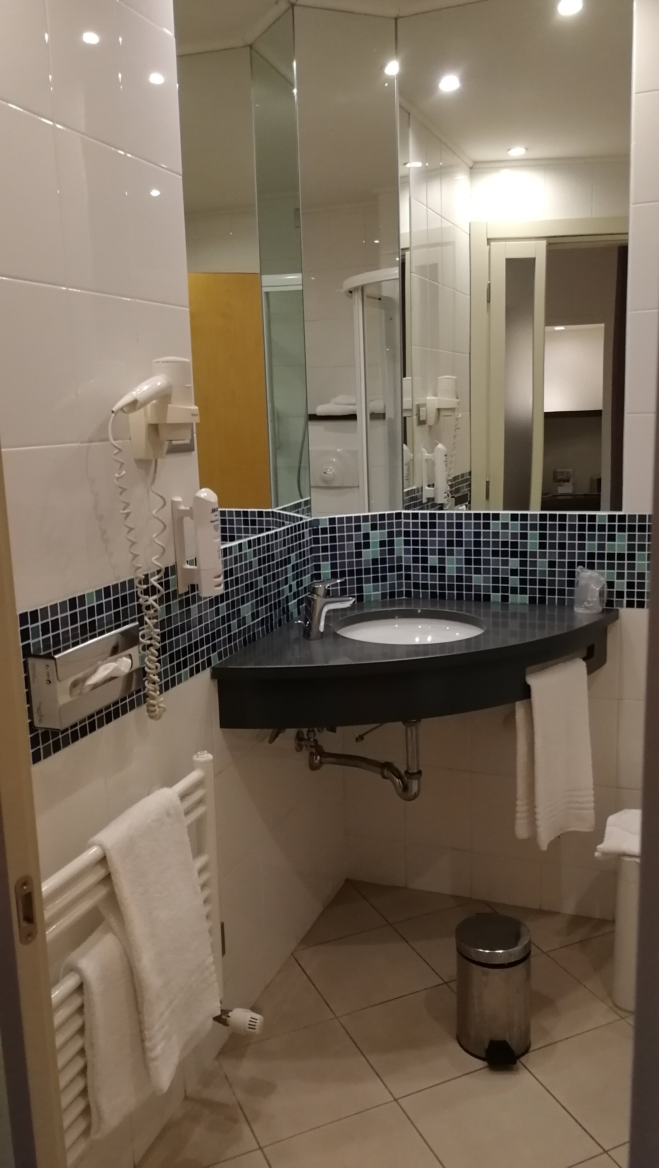 Holiday Inn Express 瑞吉欧.艾米里亚-浴室