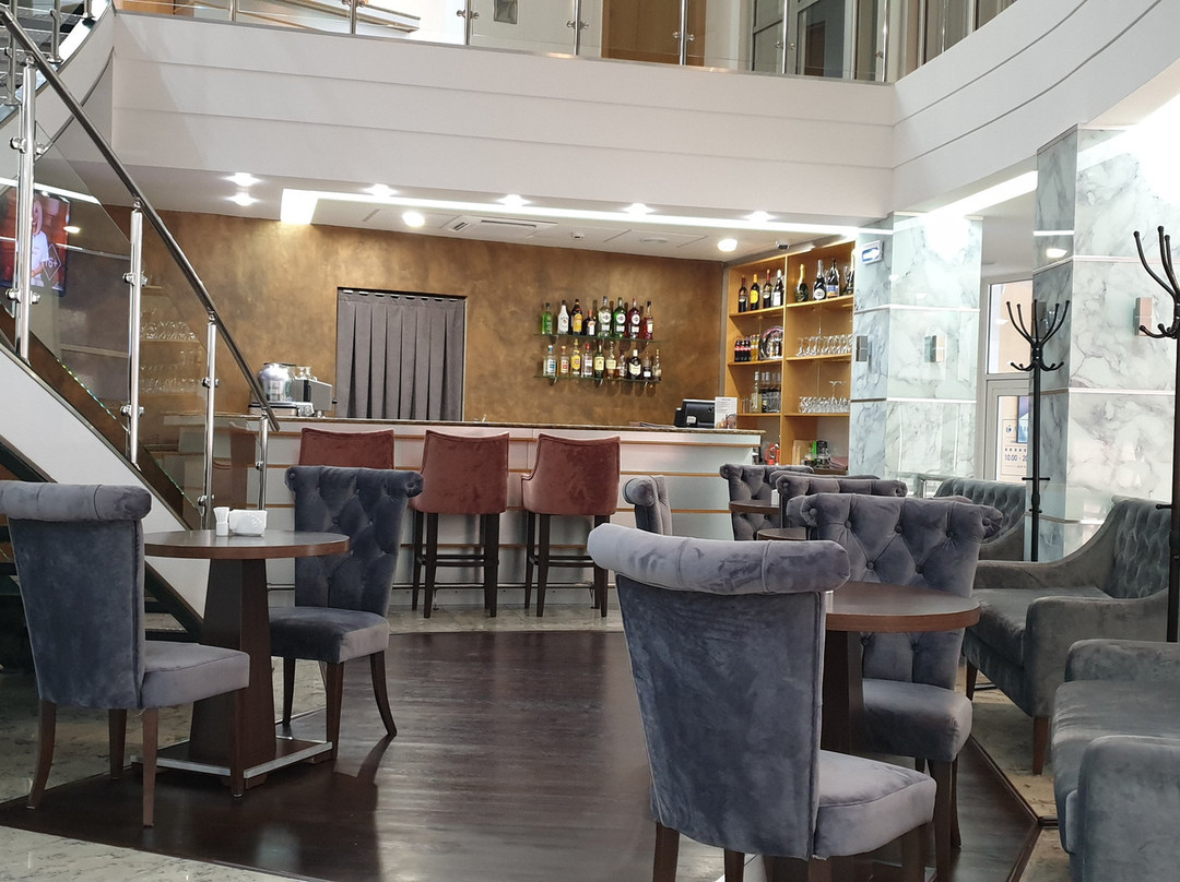 塔拉伊酒店主图