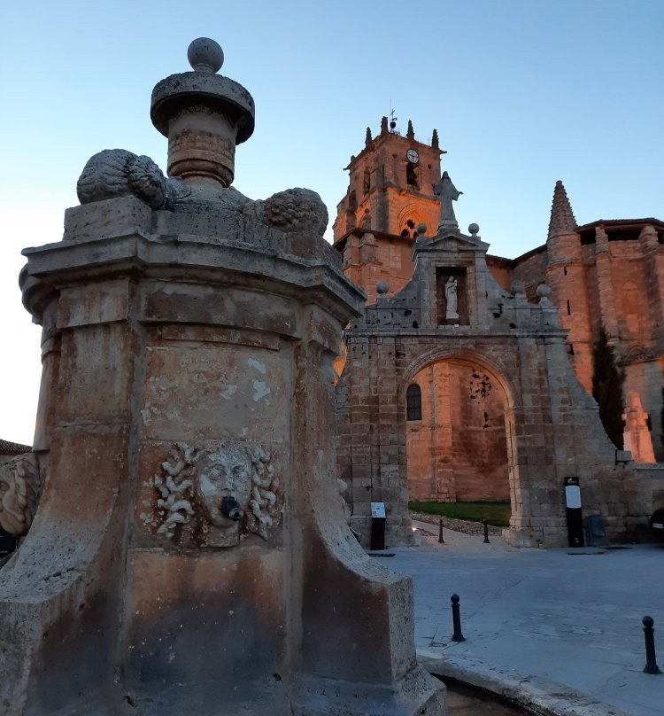Iglesia de Santa Maria La Real景点图片