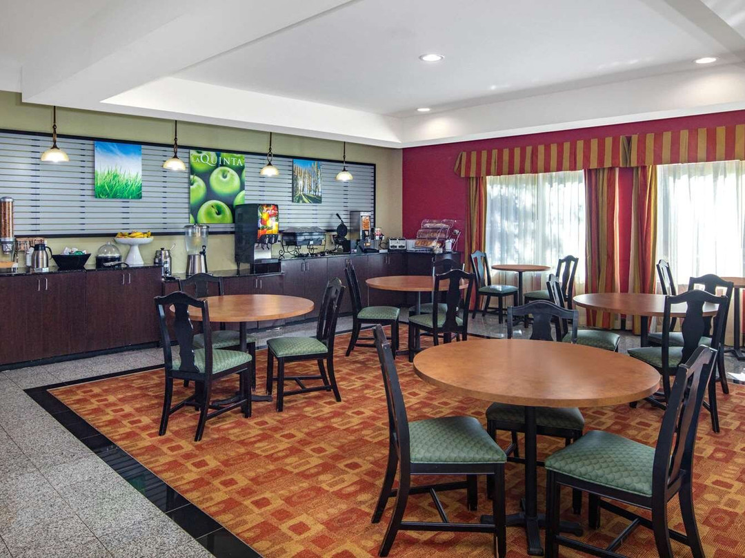 La Quinta Inn & Suites by Wyndham Atlanta-Union City主图