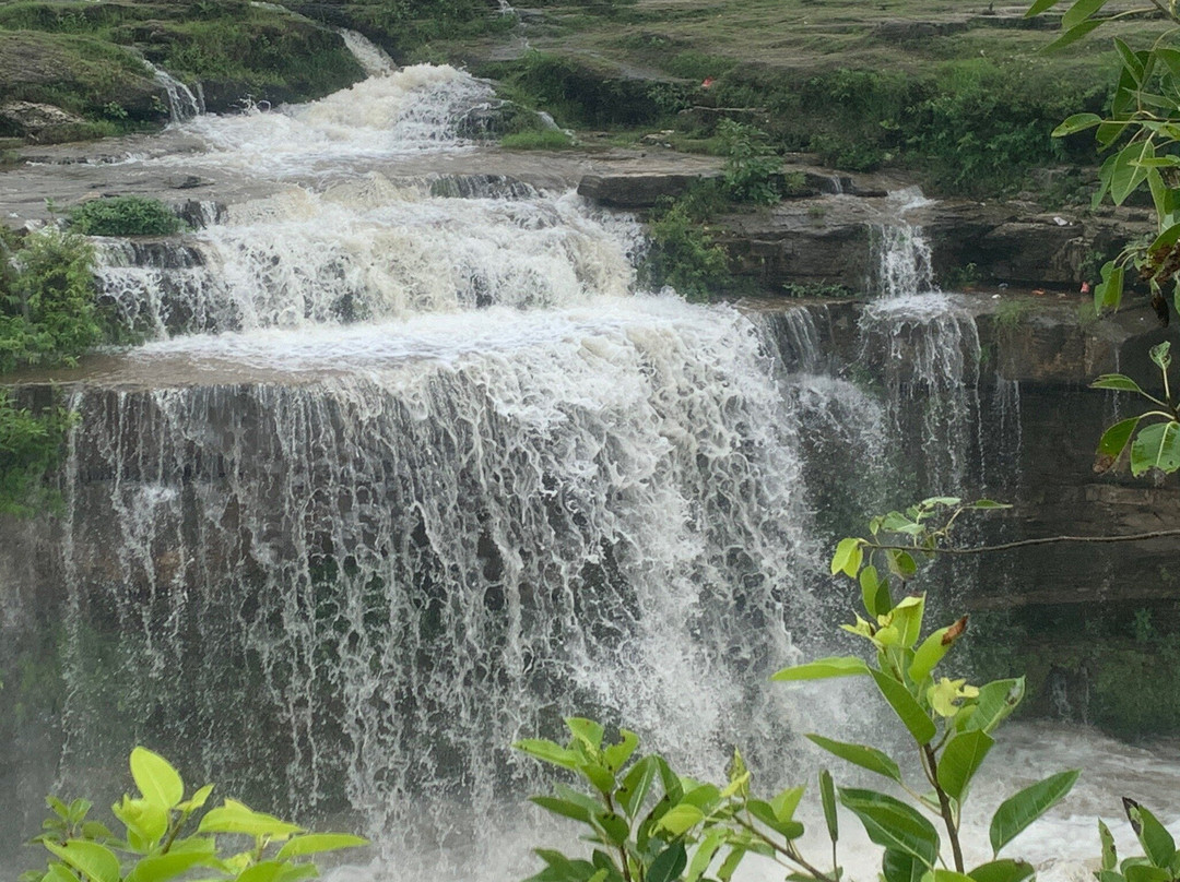 Jamjir Waterfall景点图片