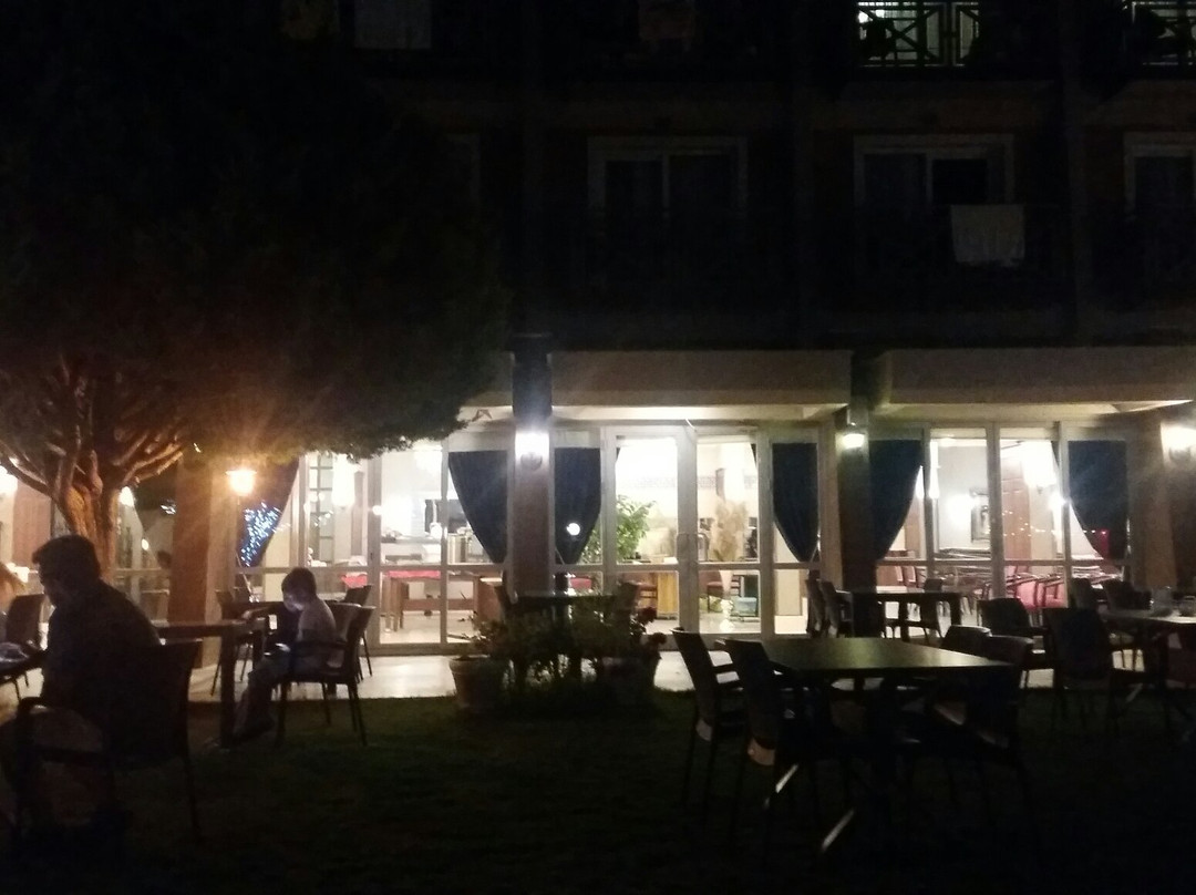 Asmira Royal Deluxe Hotel主图