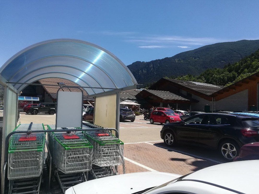 Centro Commerciale Le Baite-乌尔克西必去景点