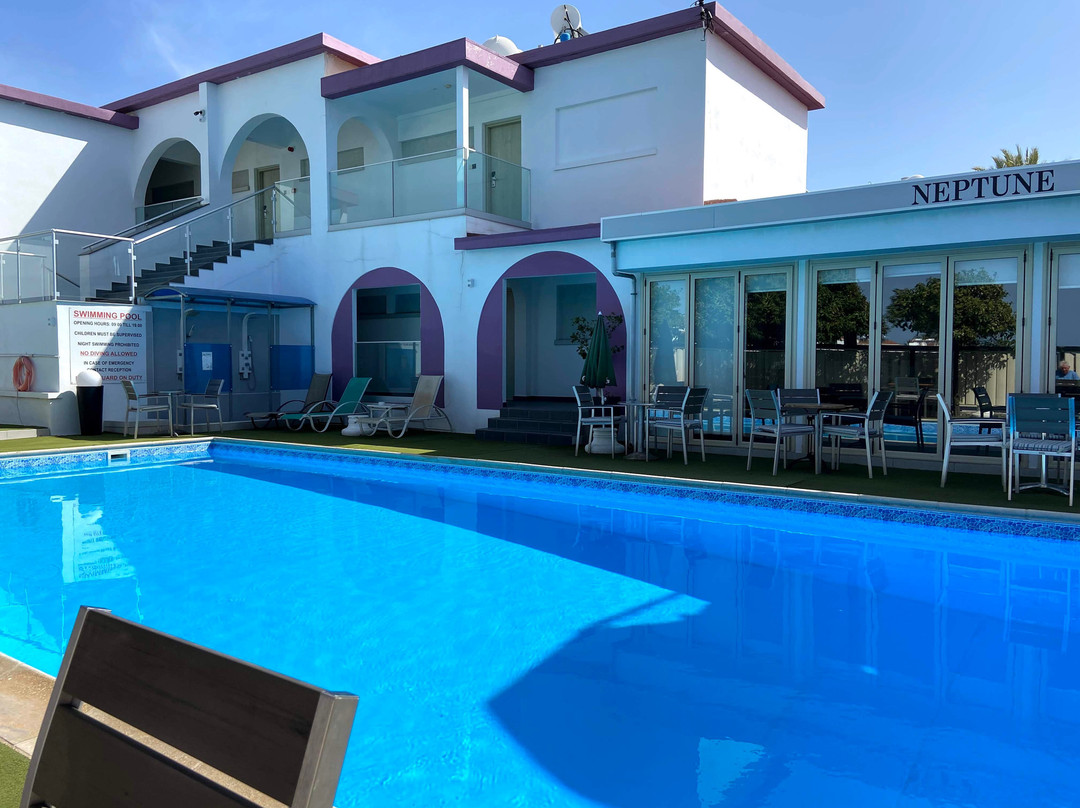 Neptune Hotel Apartments主图