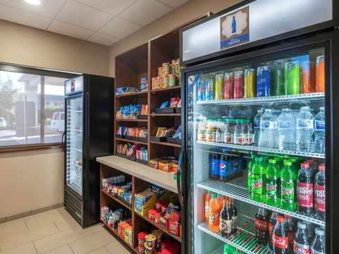 I-90市中心美茵斯坦套房酒店主图