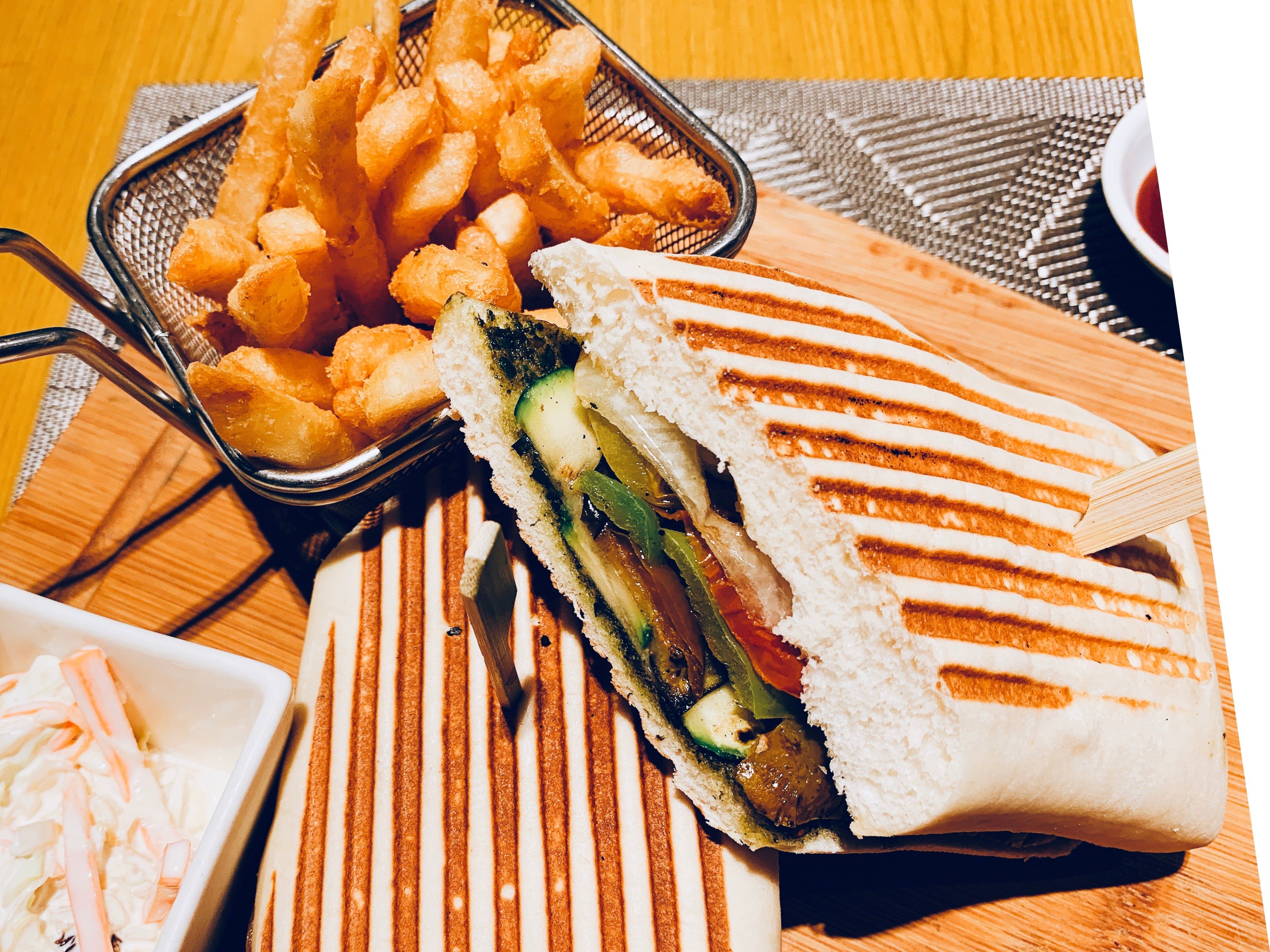 马卡蒂套房假日酒店-餐饮