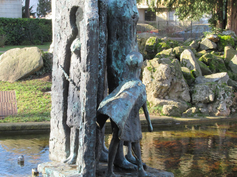 Square Saint Hilaire-圣莫代福塞必去景点