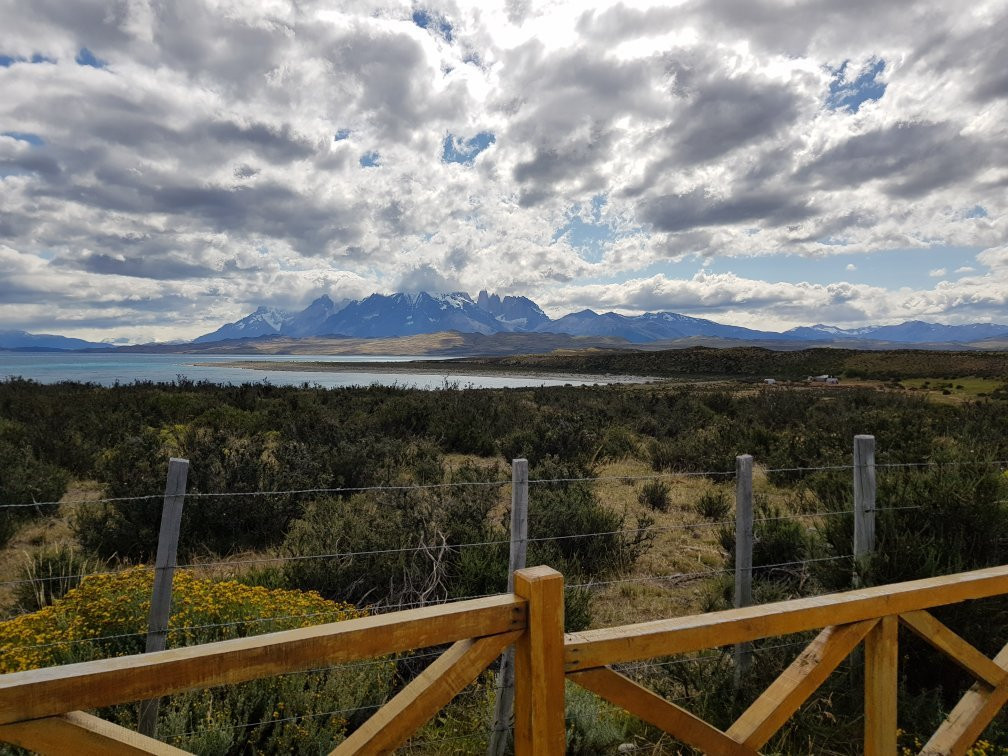 Lago Sarmiento-百内国家公园必去景点
