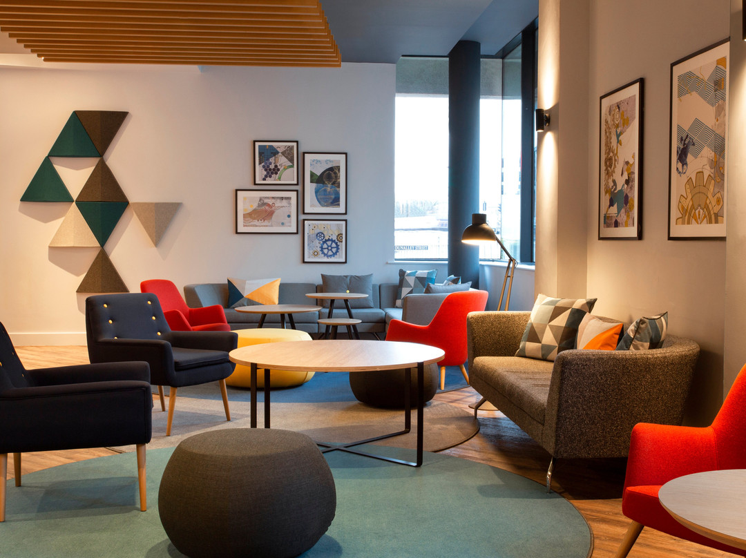 Holiday Inn Express Cheltenham Town Centre By IHG主图