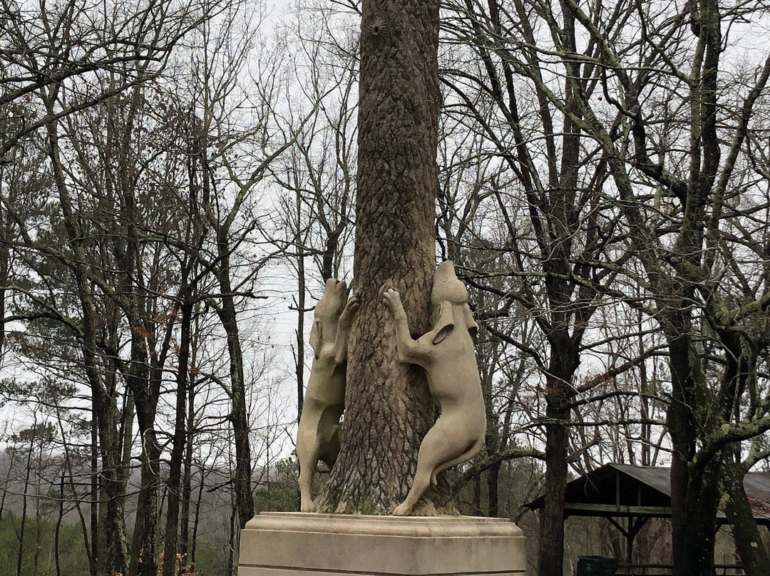 Key Underwood Coon Dog Memorial Graveyard景点图片