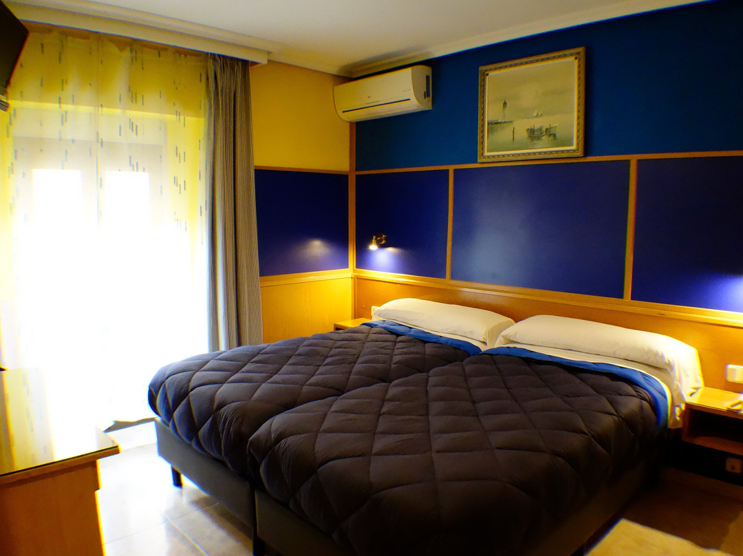 Trípolis Toledo Hostal主图