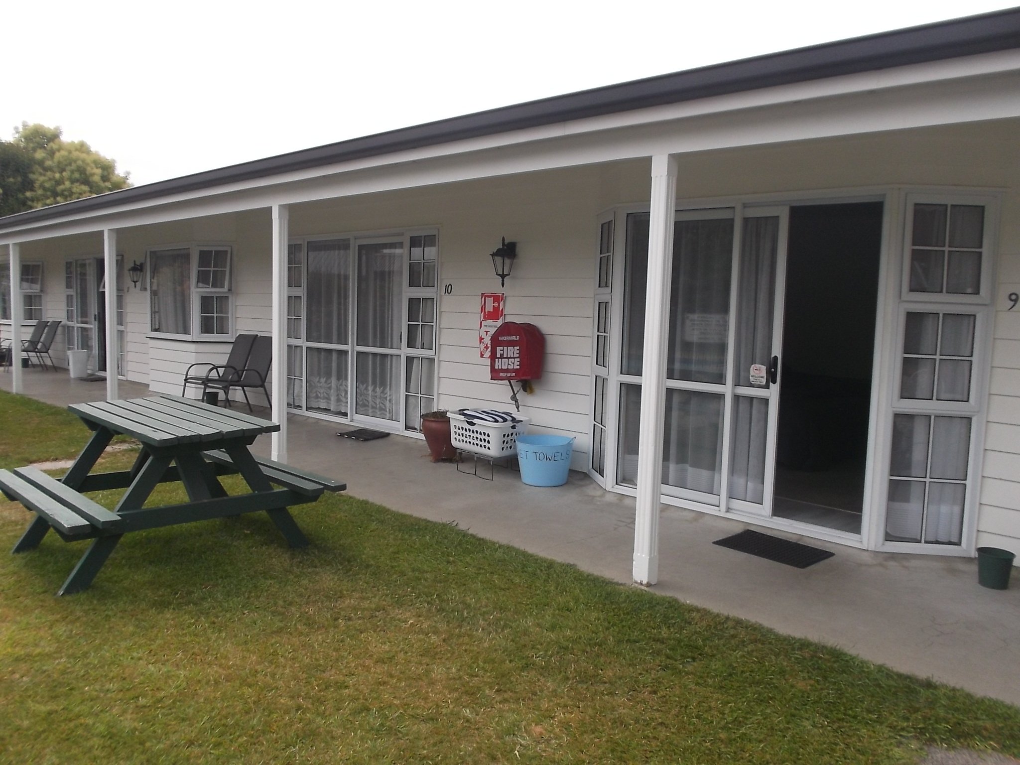 Colonial Court Motel-官方