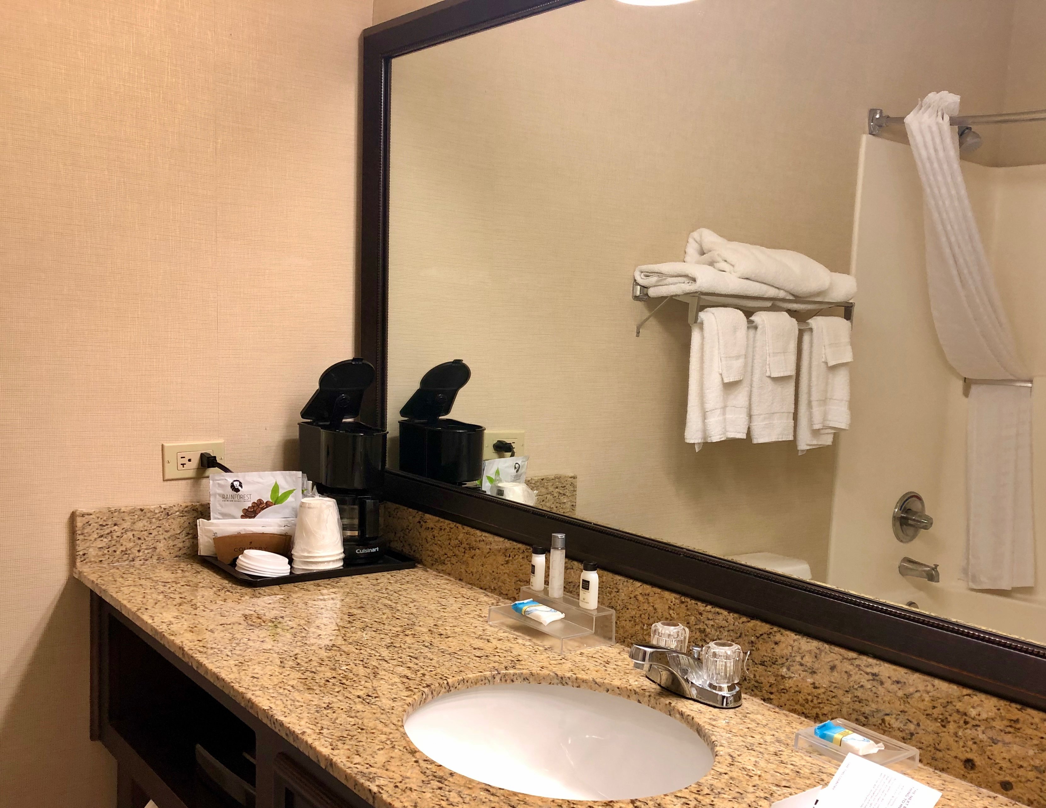 Country Inn & Suites by Radisson, Elgin, IL-浴室