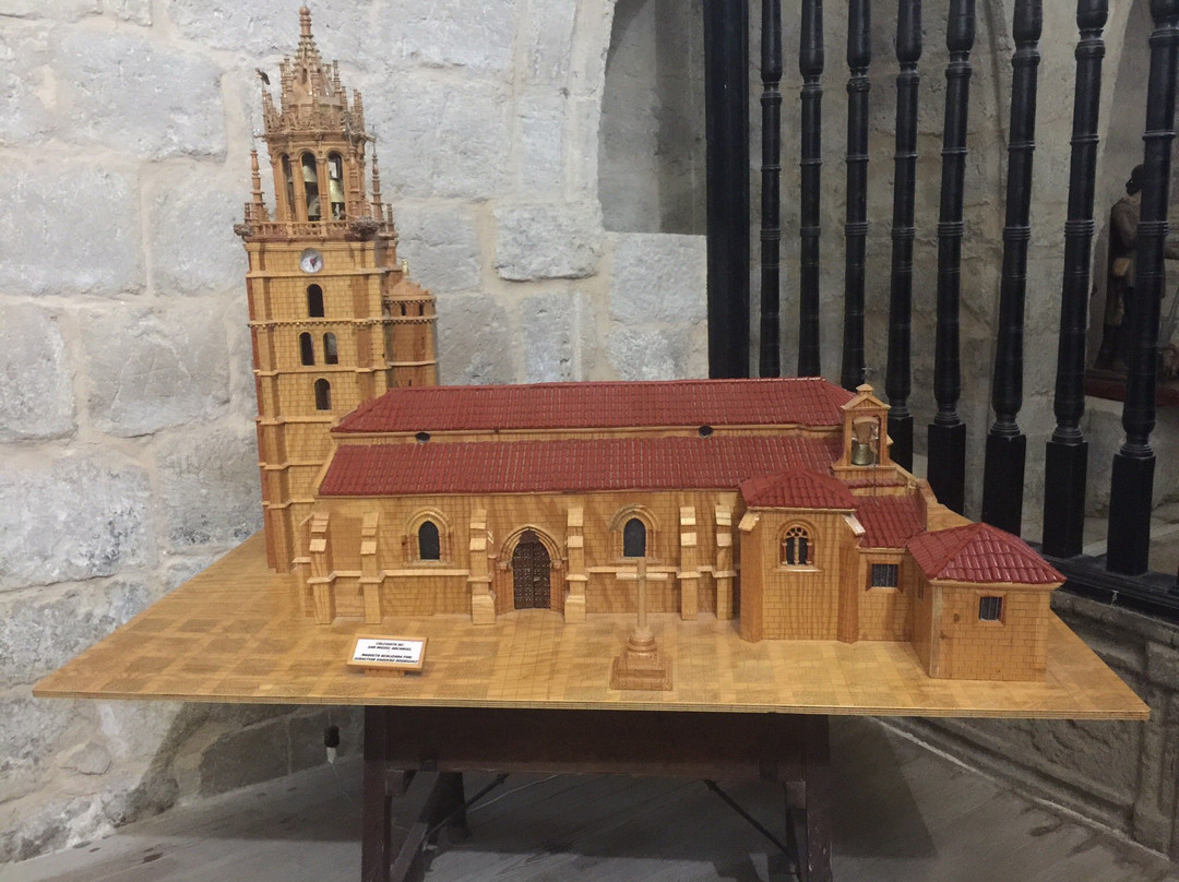 Colegiata de San Miguel景点图片