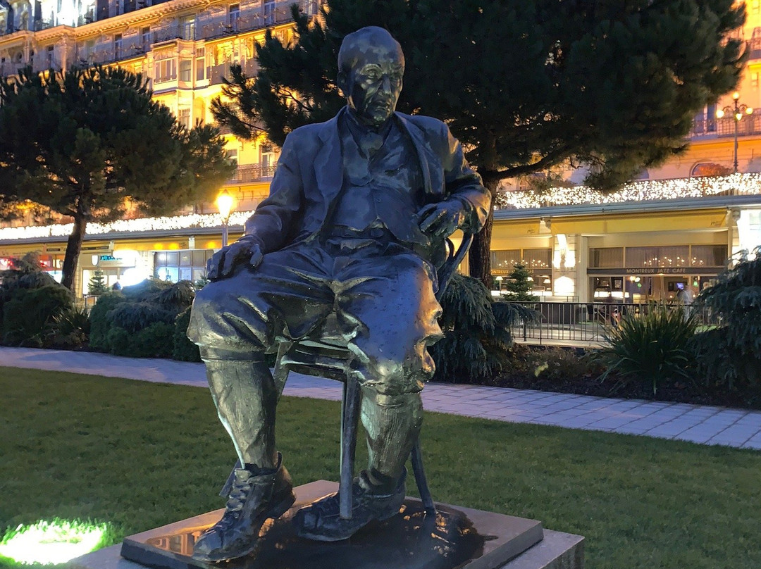Monument to Vladimir Nabokov-蒙特勒必去景点