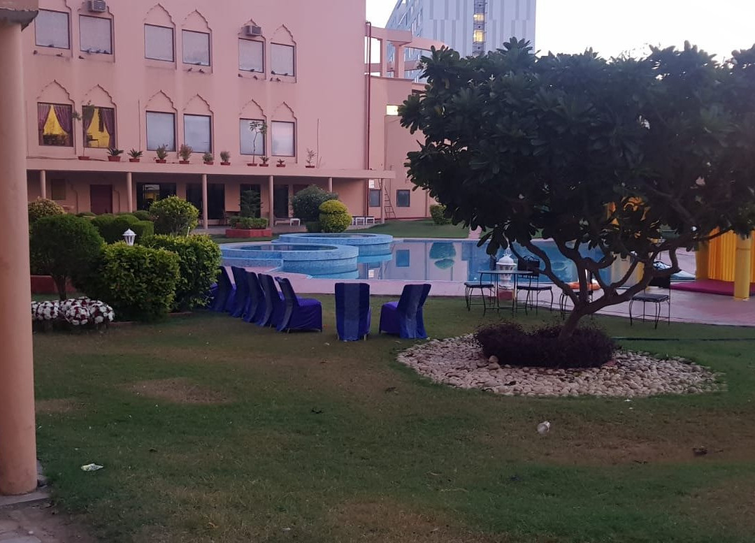 黄金宫殿度假酒店主图