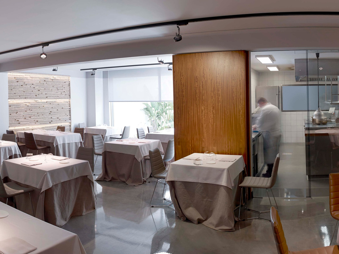 桑塔克罗玛镇餐馆和美食-Lluerna