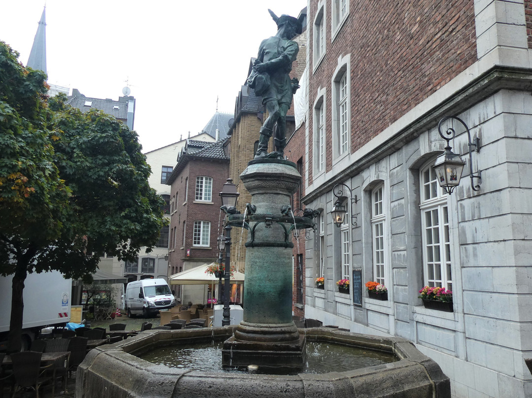 Huehnerdieb Brunnen-亚琛必去景点