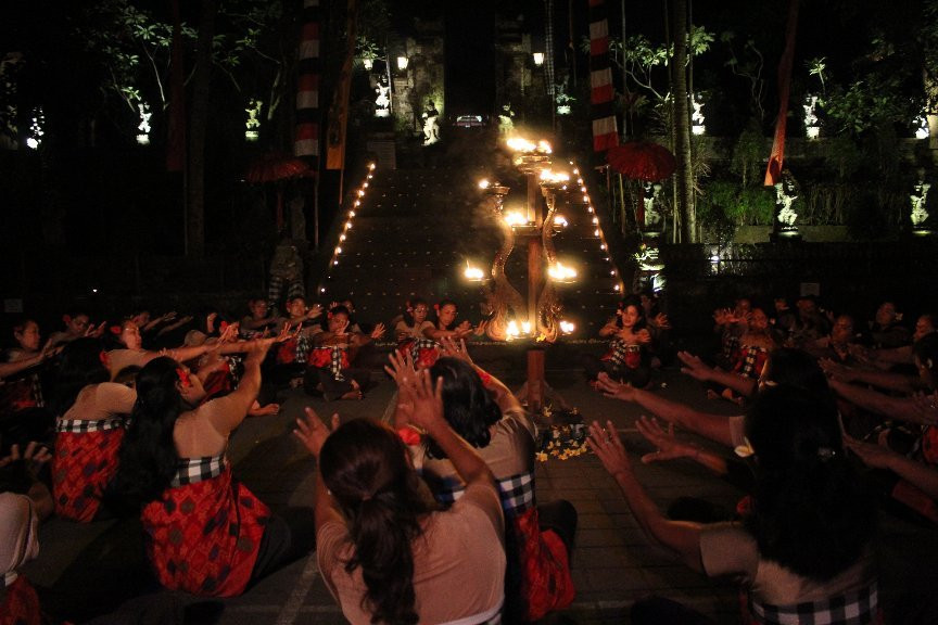 Kecak Fire & Trance Dance Pura Batu Karu景点图片