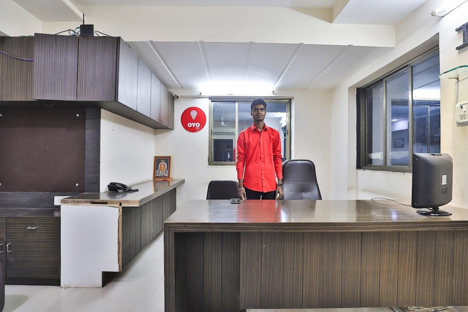 OYO 27662 Varma Palace主图