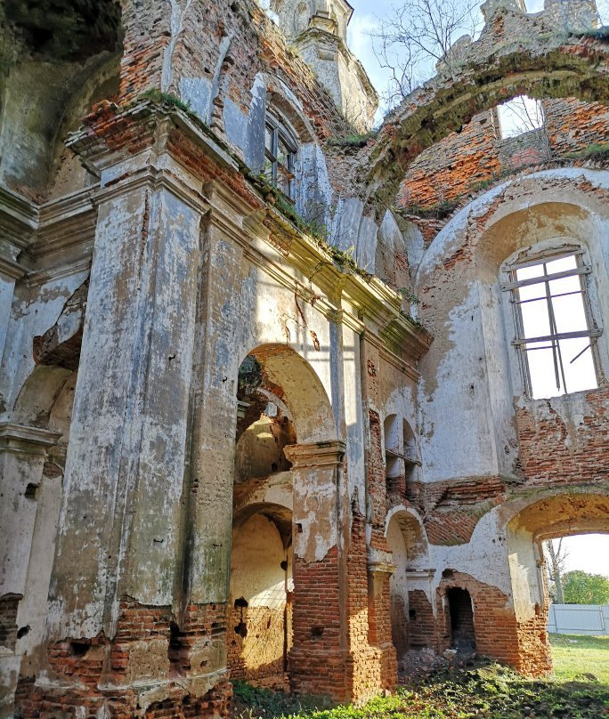 Church of the Virgin Mary-Smol'yany必去景点