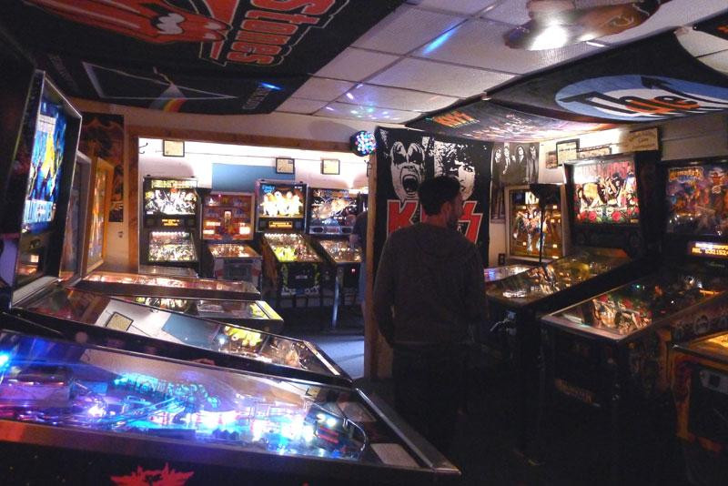 Lyons Classic Pinball