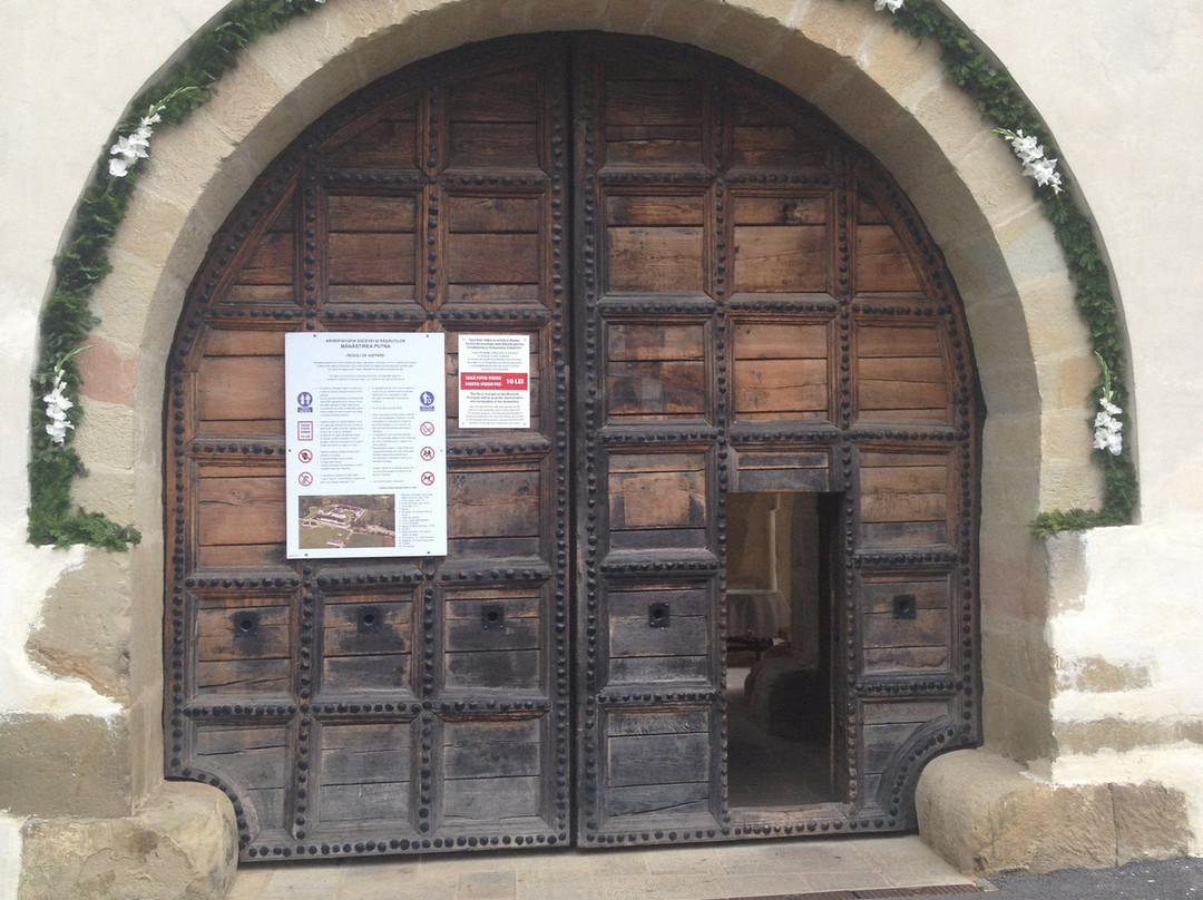 Putna Monastery景点图片