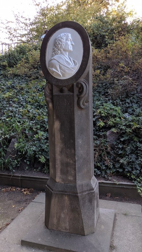 Böttger Denkmal-德累斯顿必去景点