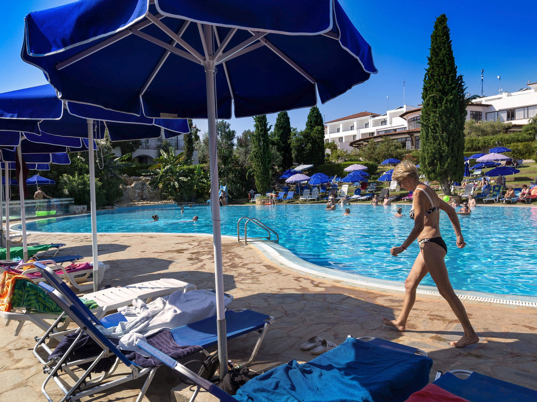 Sunrise Village Beach Hotel主图