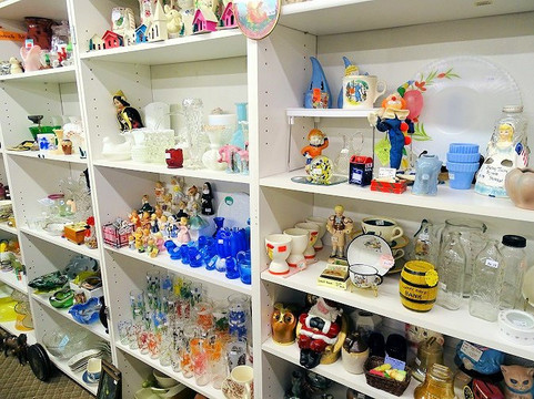 Treasures Antique Mall-库克维尔必去景点