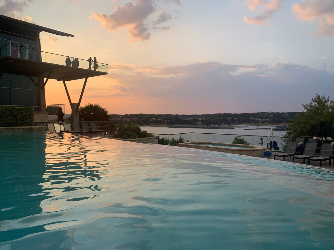 莱克韦温泉度假酒店主图