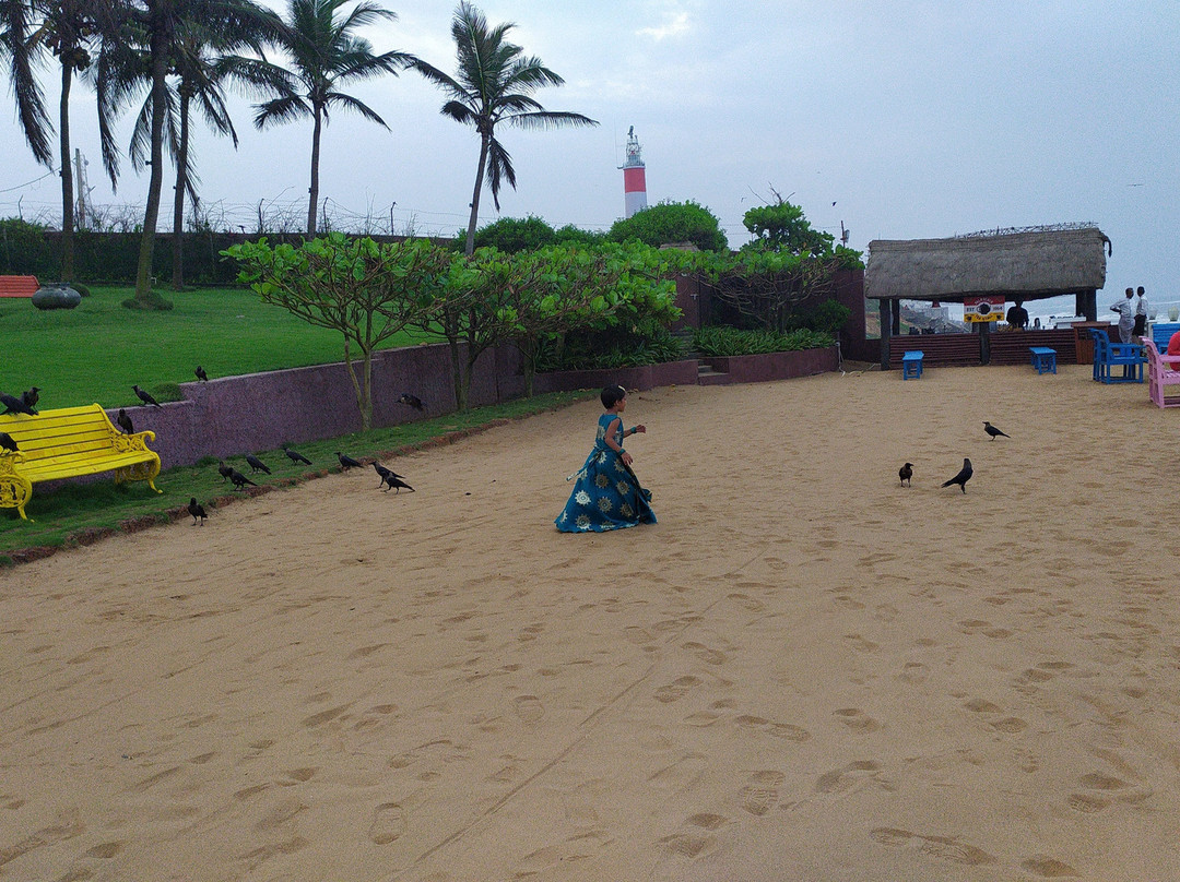 Mayfair Palm Beach Resort主图