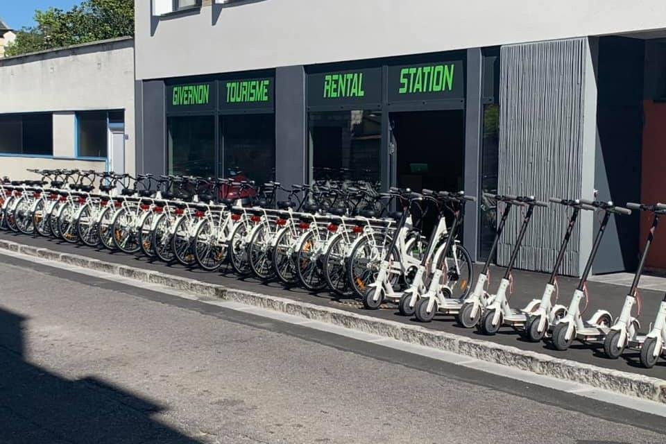Givernon Rental Station景点图片