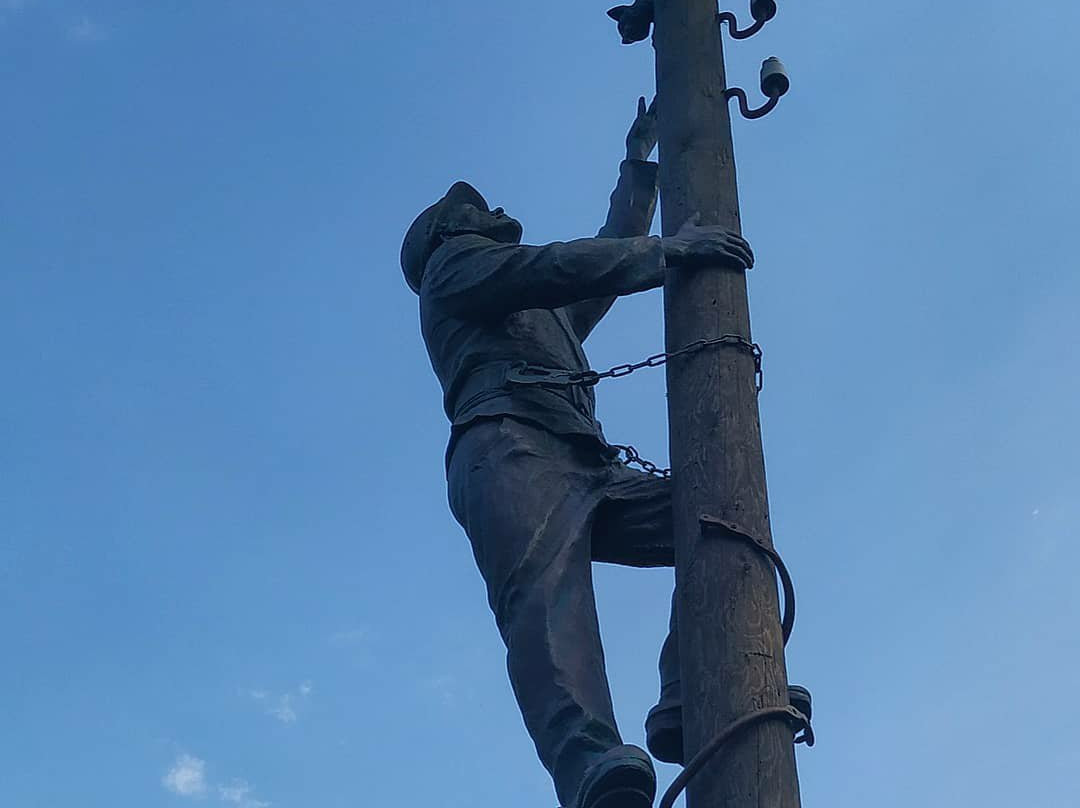 Sculpture Electrician and Cat-诺夫戈罗德必去景点