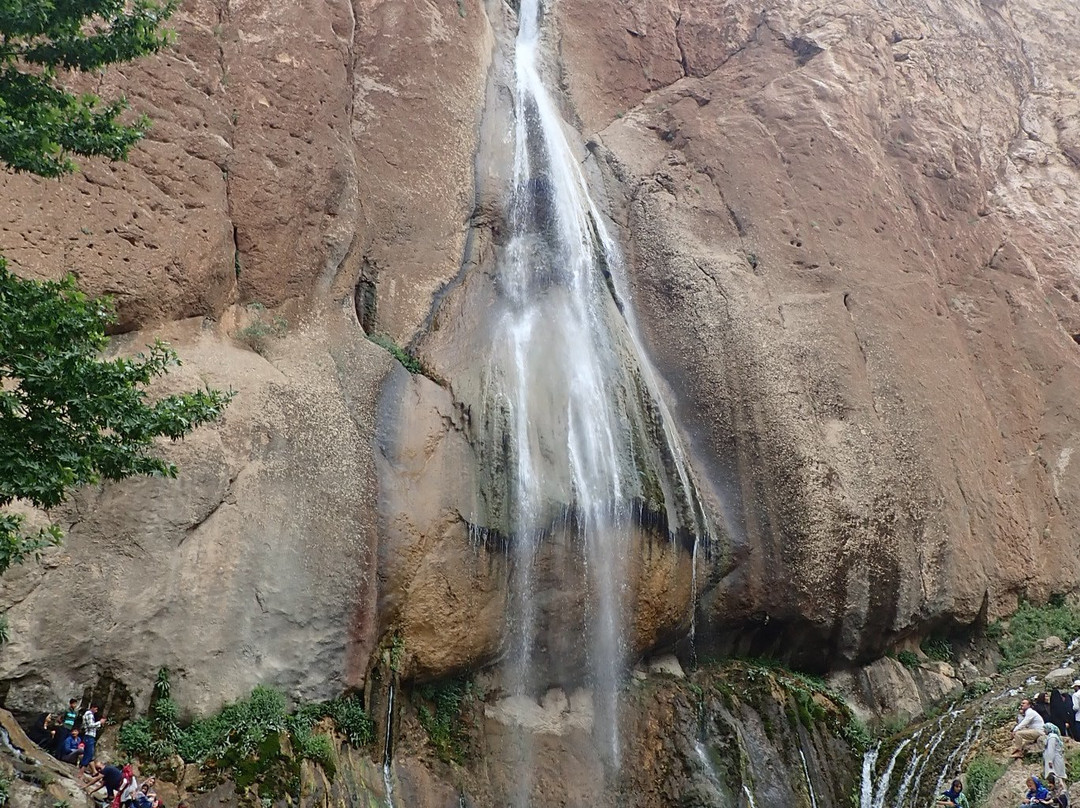 Semirom Waterfall景点图片