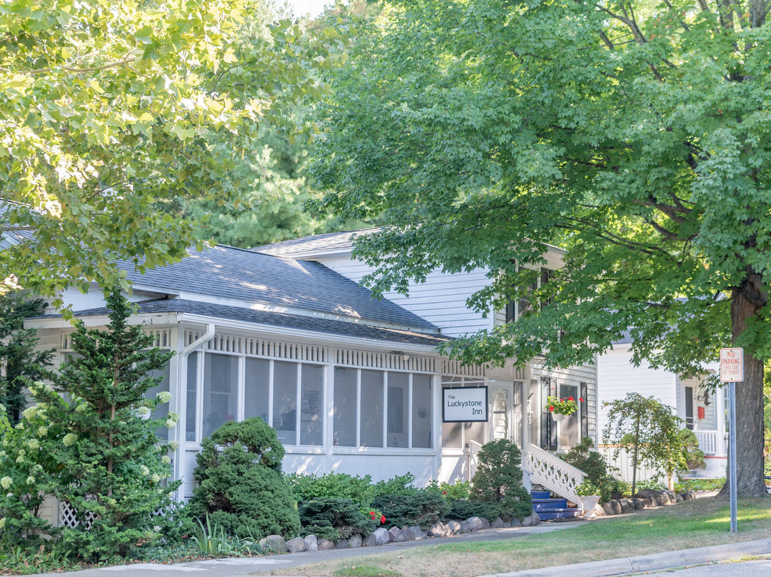 Luckystone Inn
