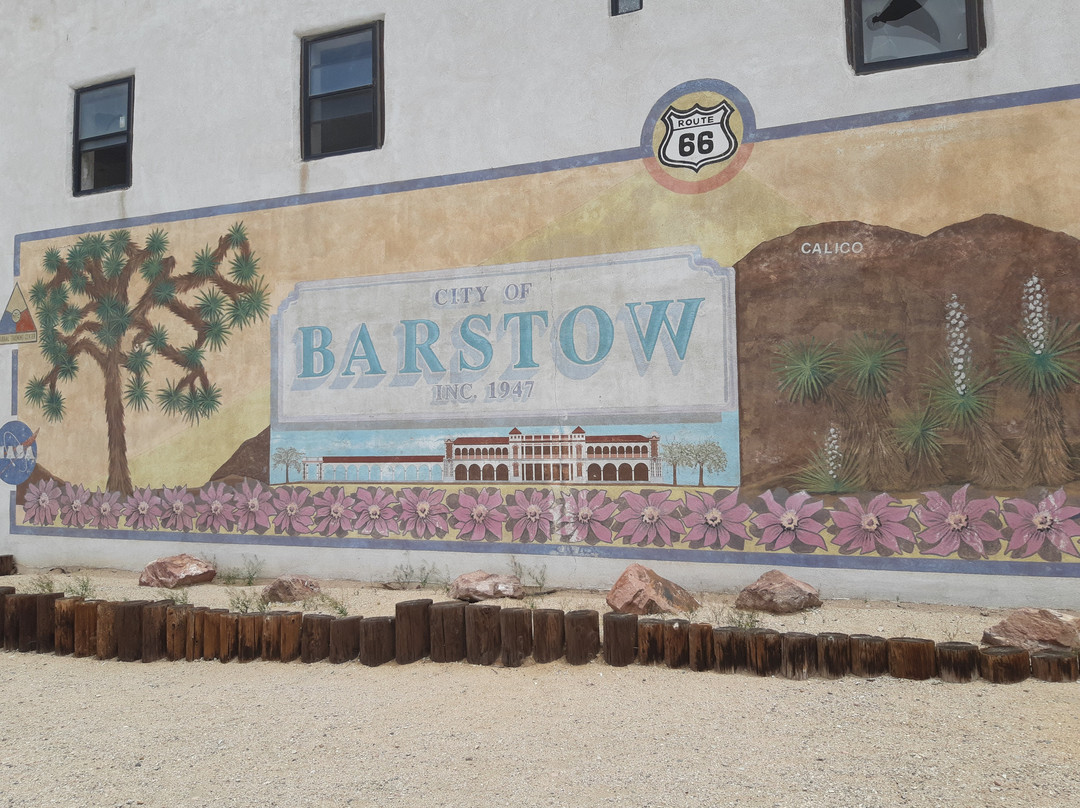 Main Street Murals-巴斯托必去景点