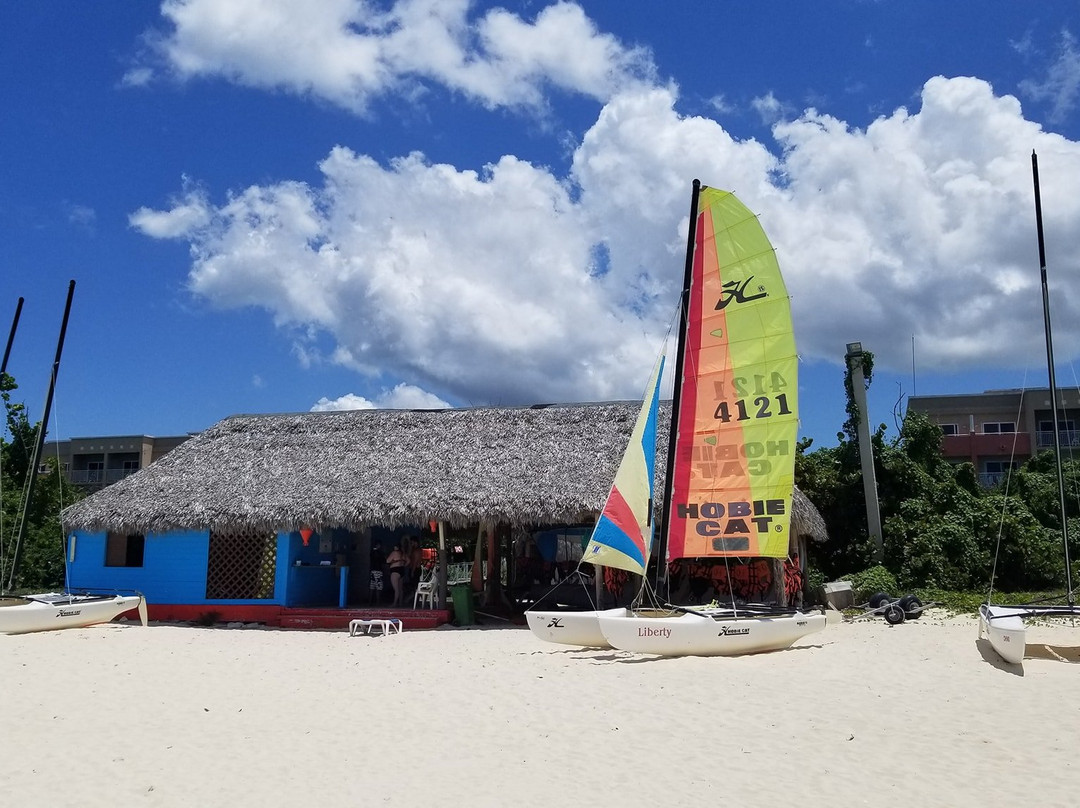 Memories Flamenco Beach Resort主图