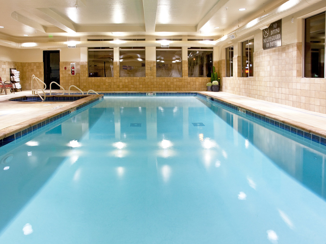 卡纳布智选假日酒店主图