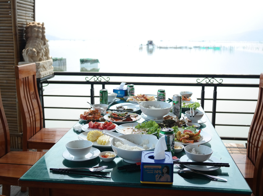 Lang Co餐馆和美食-Nhà Hàng Hải Sản Làng Chài