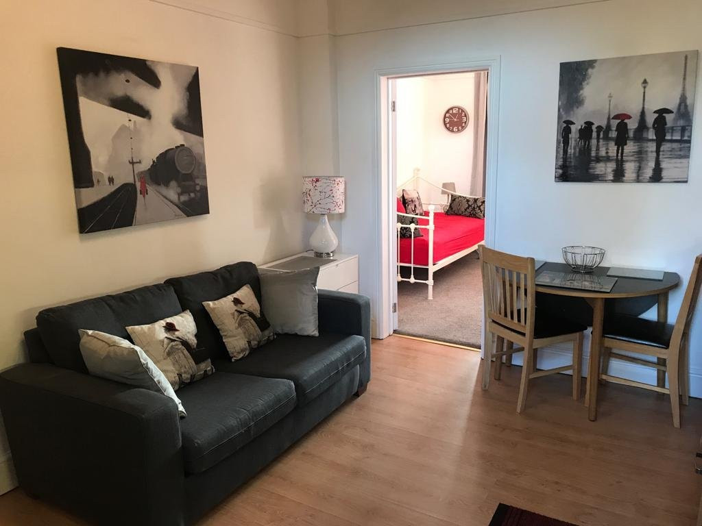 Cameron Lodge Stafford主图