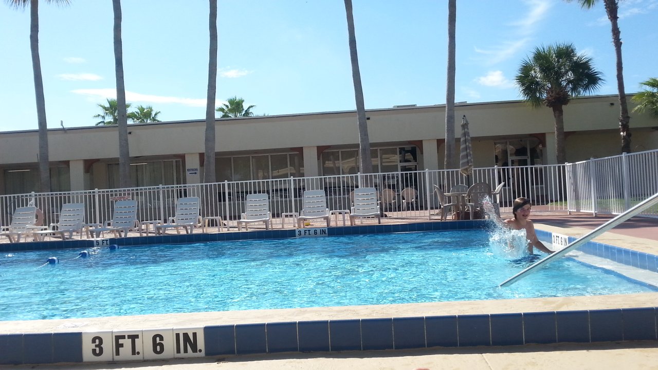 Econolodge Port Canaveral Area-泳池